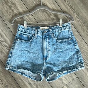 Abercrombie “The Mom Shorts” High Rise Curve Love